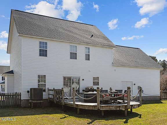 3rd image of 100 Madison Bay Drive