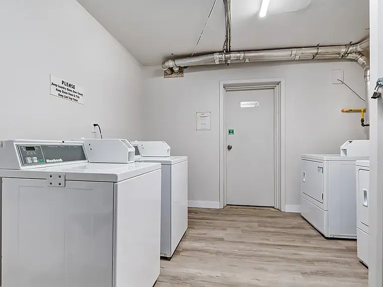 331 N Broad St — Photo 16
