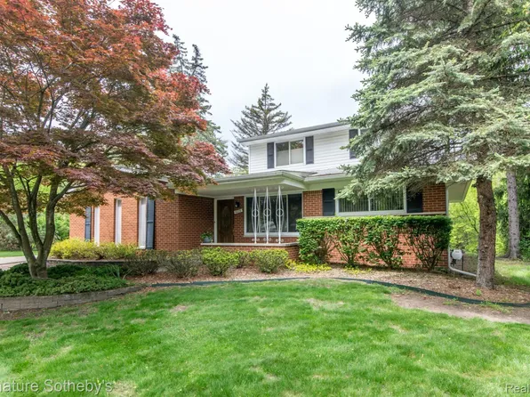 6279 Walker Ct, Troy, MI 48085