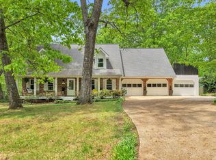 1807 Angel Ln, Signal Mountain, TN 37377