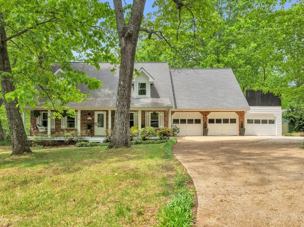 1807 Angel Ln, Signal Mountain, TN 37377