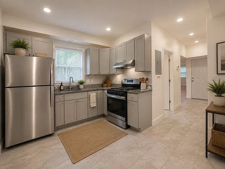 217 Washington St #2R — Photo 4