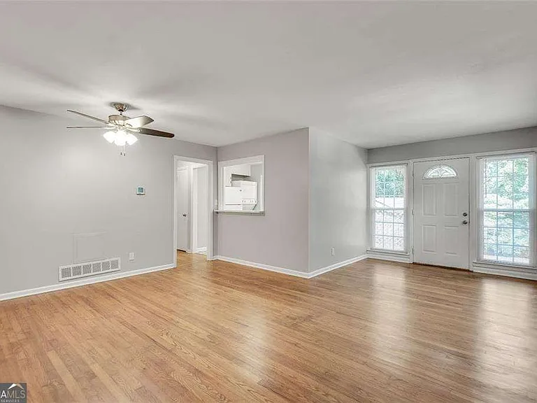 799 Marstevan Dr NE — Photo 6