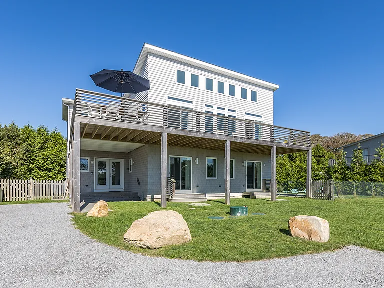 617 Old Montauk Hwy — Photo 2