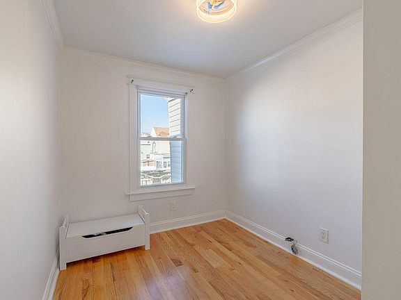 5th image of 179 Hobart Ave