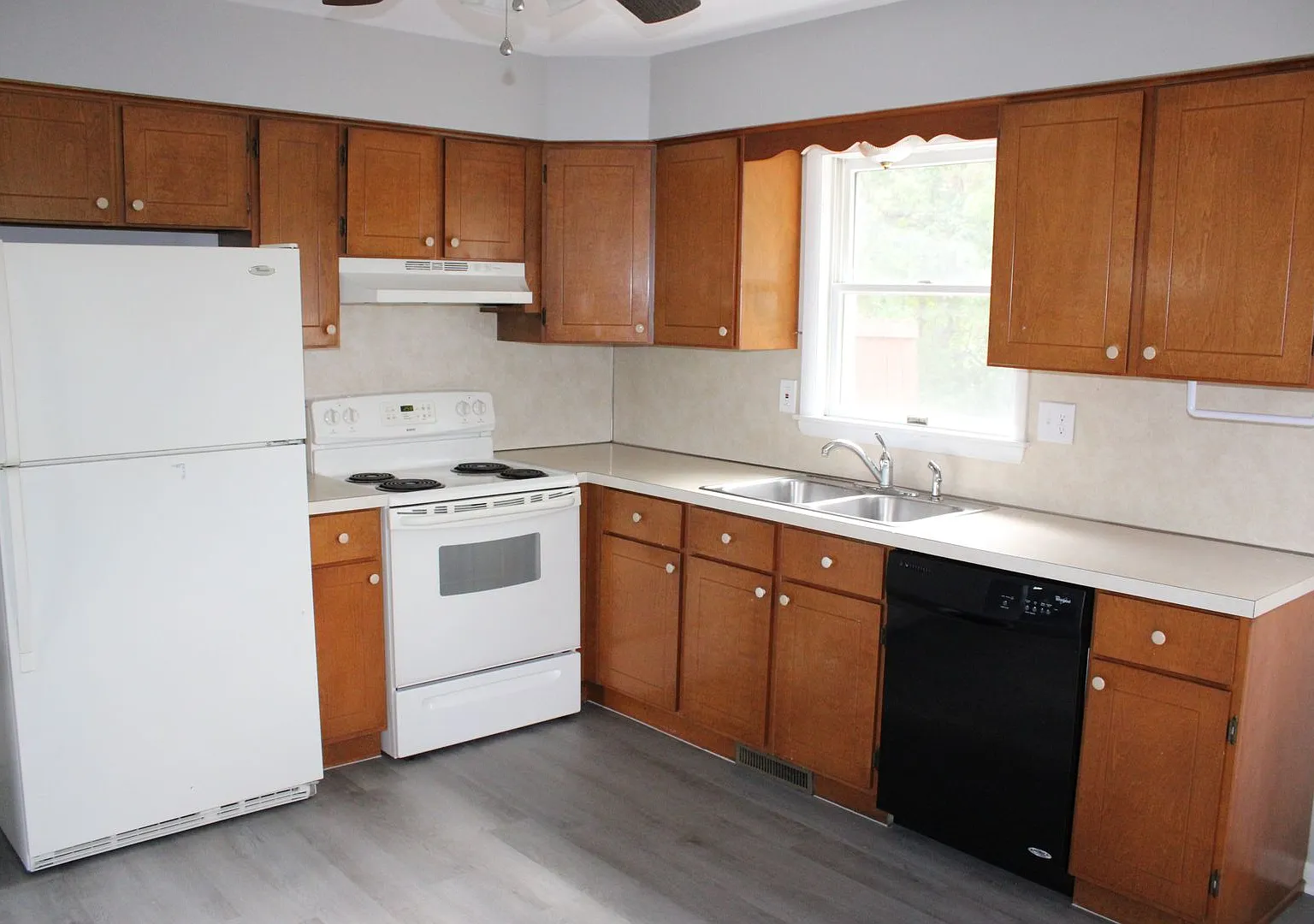 Two Bedroom Townhome with Attached Garage — Photo 4