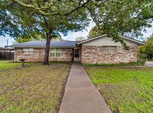 1400 Sproles Dr, Benbrook, TX 76126