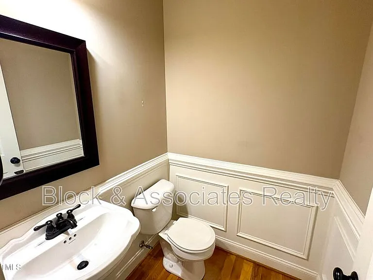 1321 Center St — Photo 10