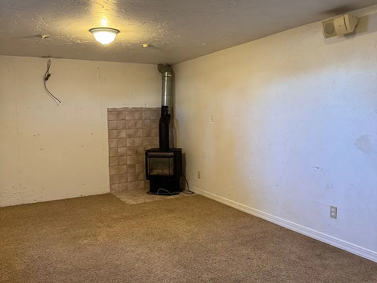 660 Thistle Dr — Photo 26
