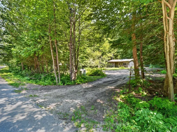 1341 Golden Beach Rd, Bracebridge, ON P1L 1W8