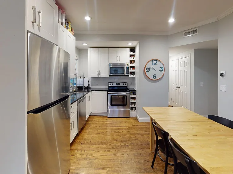 1059 Saratoga St #4 — Photo 8