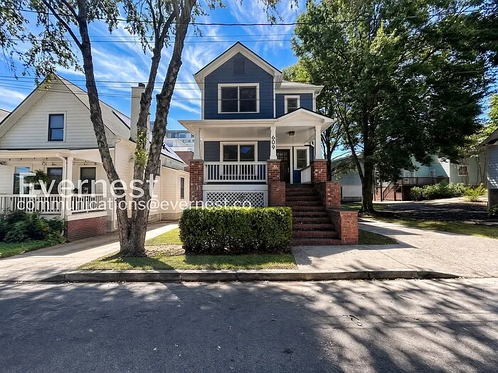 4 bed, 3.5 bath, 1800 sqft, $5,300 — Photo 2