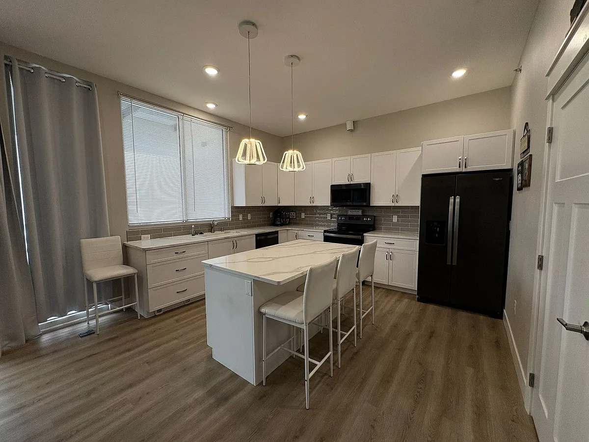 Building Photo - 724 Stony Point Trl