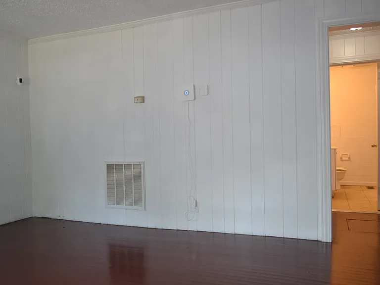 1615 Argonne Blvd — Photo 4