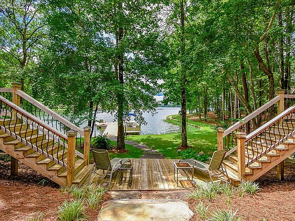 3rd image of 1850 River Oaks Dr