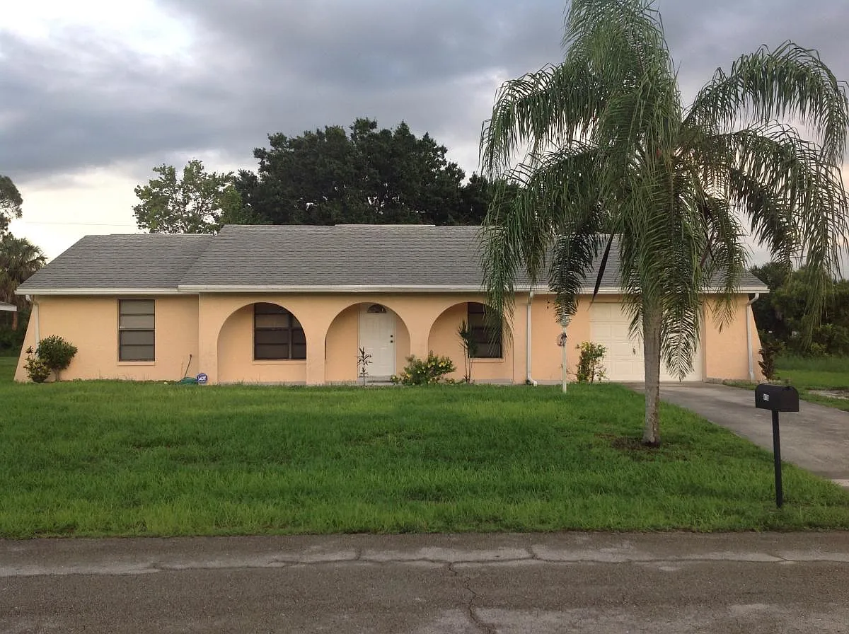 3 bed, 1200 sqft, $1,800 — Photo 1