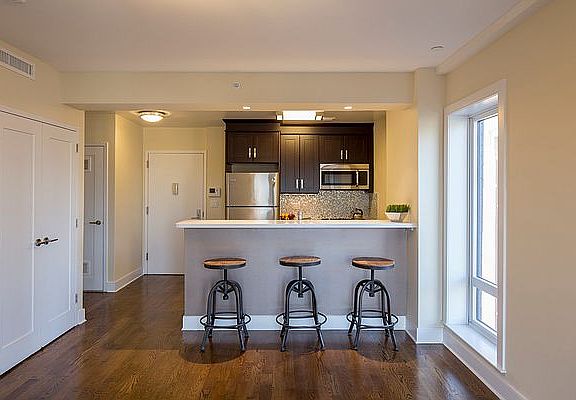 5th image of 2388 31st St APT 6A