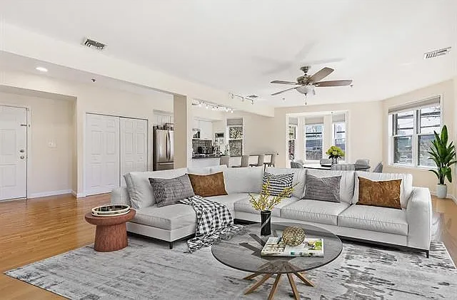 2 bed, 2.0 bath, 1224 sqft, $4,495 — Photo 3