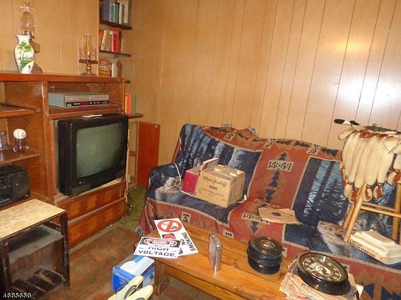 4th image of 614 Brooks Blvd