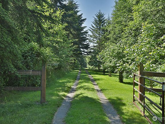 3rd image of 2086 Birdwood Lane