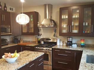 825 Cheviot Ct, Saint Louis, MO 63122