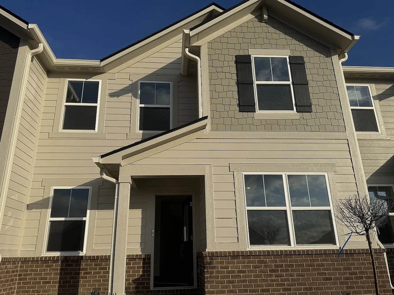 3 bed, 2.5 bath, 1776 sqft, $2,195 — Photo 1