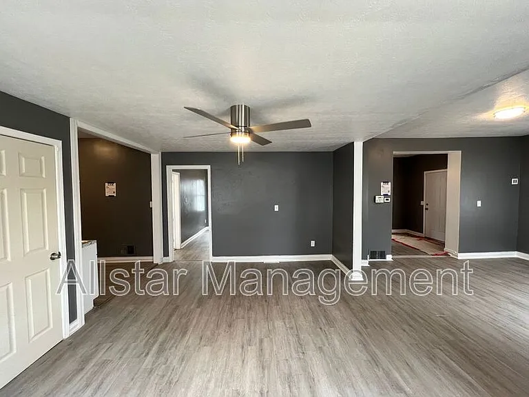 760 W 9th St — Photo 7