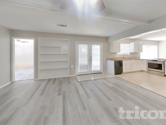 3rd image of 3815 Regency Dr