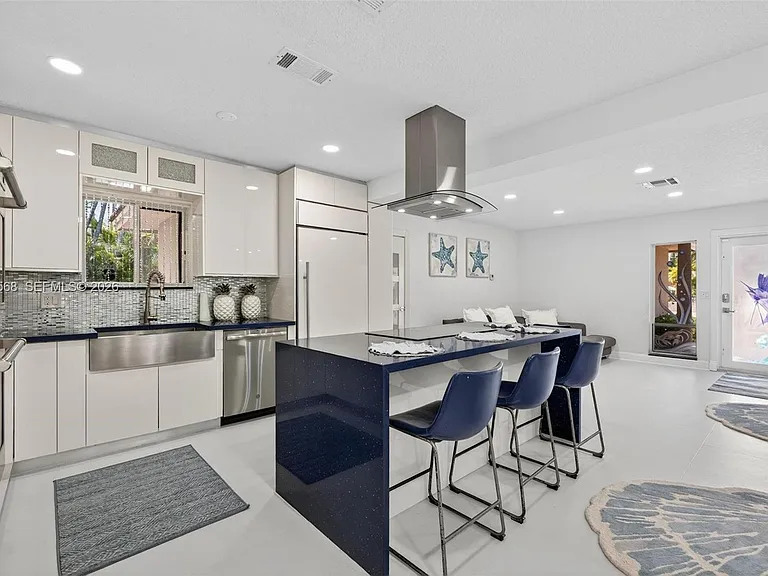 317 S Riverside Dr — Photo 14