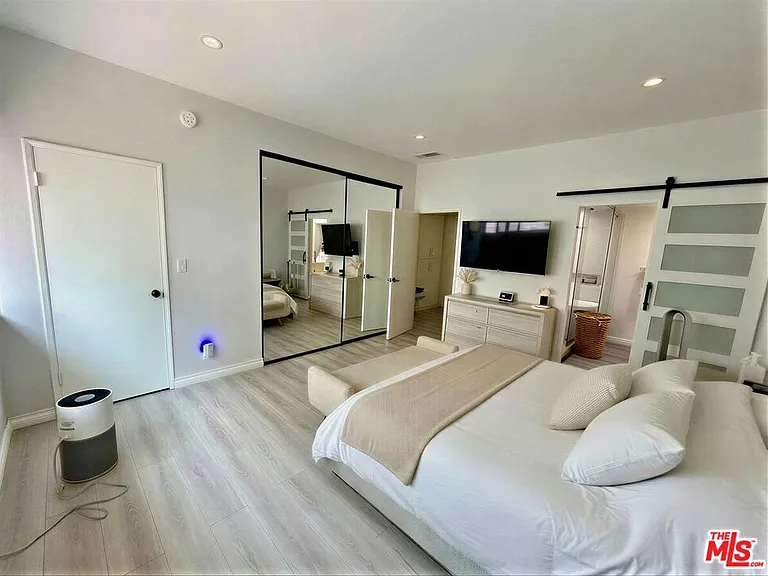 5139 Balboa Blvd #2 — Photo 17