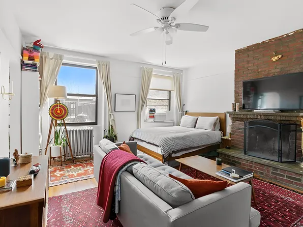 275 Henry Street image 1 of 5