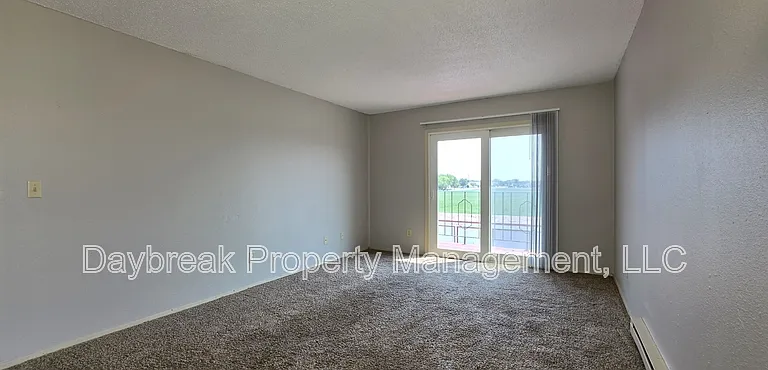 2414 3rd Ave N #17 — Photo 1