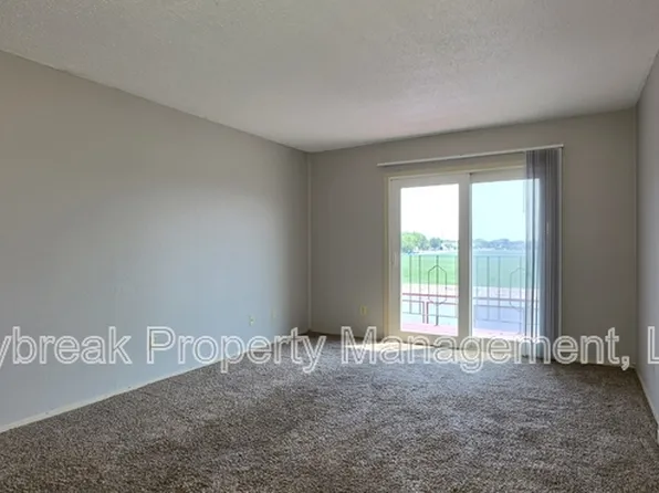 2414 3rd Ave N, Moorhead, MN