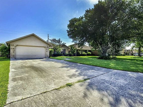 3rd image of 9670 Meadowick Dr