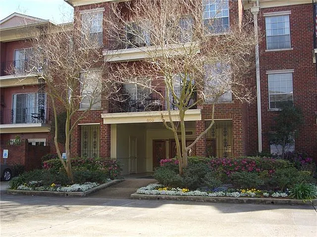 1 bed, 1.0 bath, 914 sqft, $2,600 — Photo 1