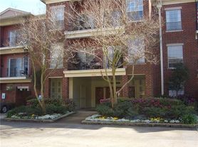 800 Rue Burgundy St, Metairie, LA