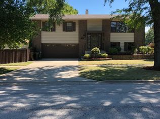1301 W Busse Ave, Mount Prospect, IL 60056