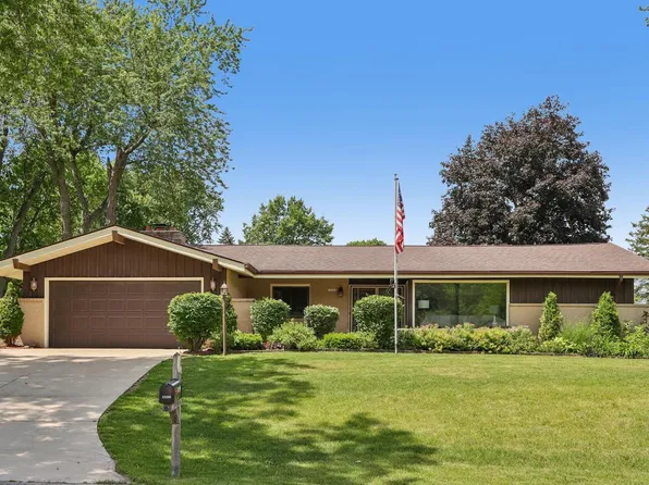 13295 W Old Oak COURT, New Berlin, WI 53151