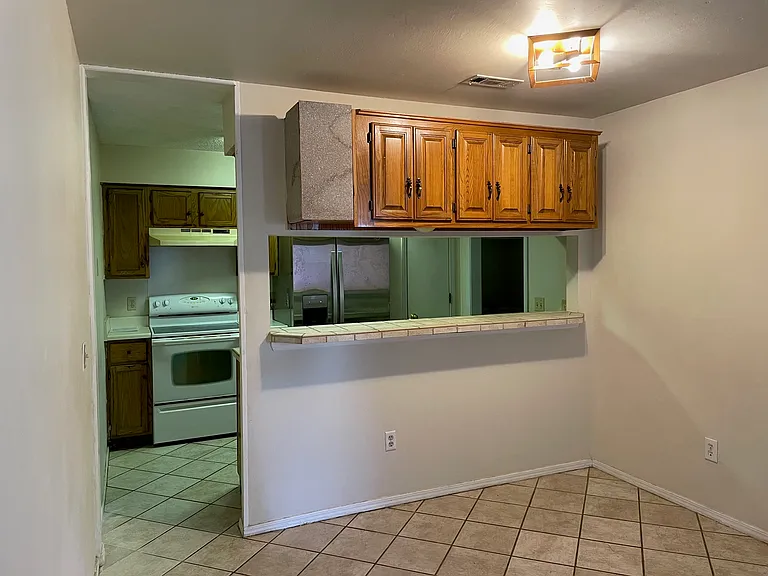 1302 Spriggs Ct — Photo 9