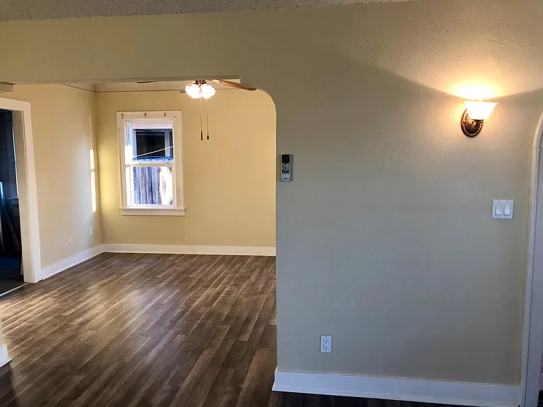 1220 Termino Ave — Photo 19
