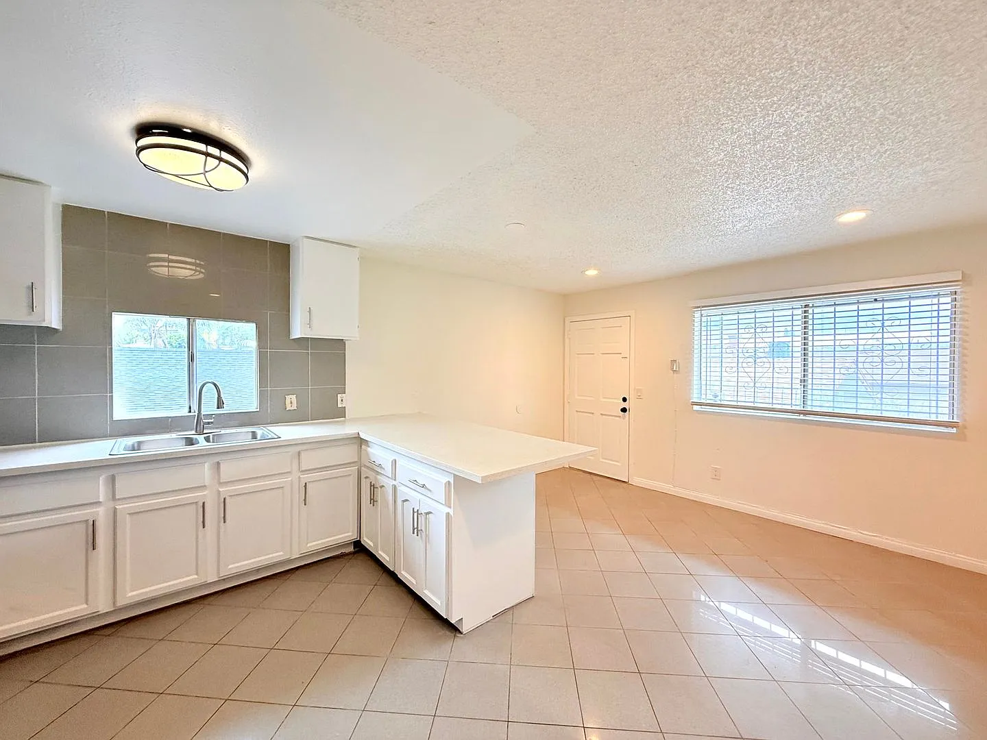 5440 - 5442 Lemon Grove Av — Photo 3