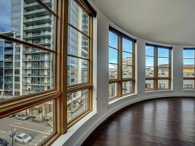 Burlington Tower — Photo 4