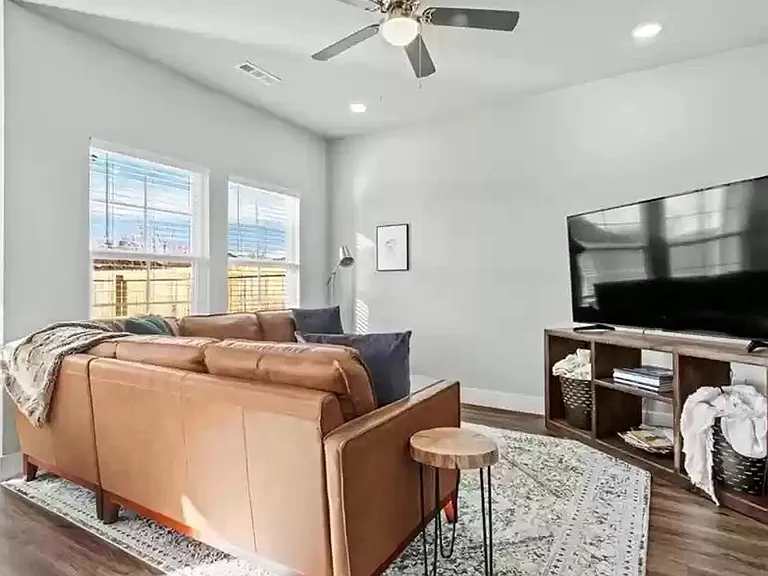 Come live in this brand new duplex in the heart of NWA — Photo 4