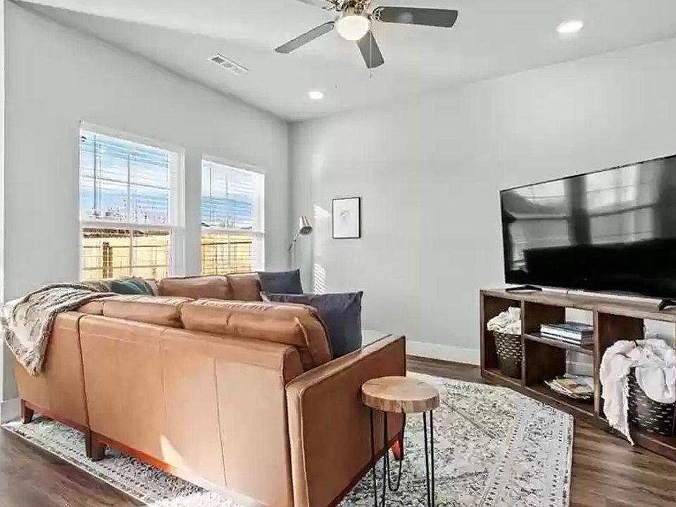 1st image of 3003 SW Garrison Ln #2
