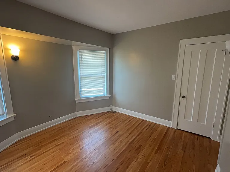 1849 Glendale Avenue — Photo 10
