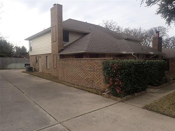 2nd image of 1902 Turf Club Dr APT A