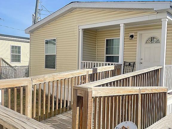 4th image of 179 Poospatuck Ln