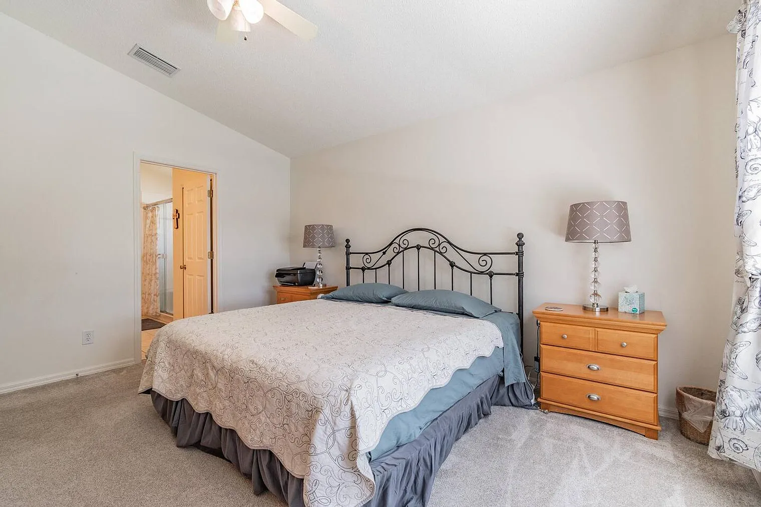 4 bed, 2.0 bath, 1679 sqft, $5,550 — Photo 4