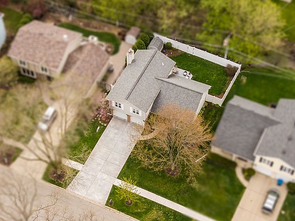 3rd image of 808 Redwood Ln