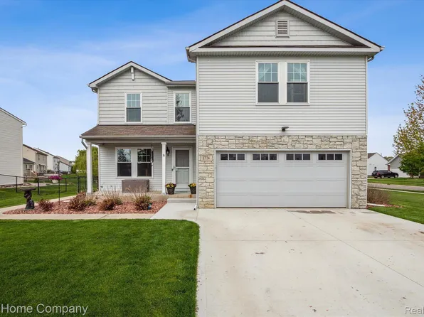 1774 Arbor Creek Dr, Monroe, MI 48162